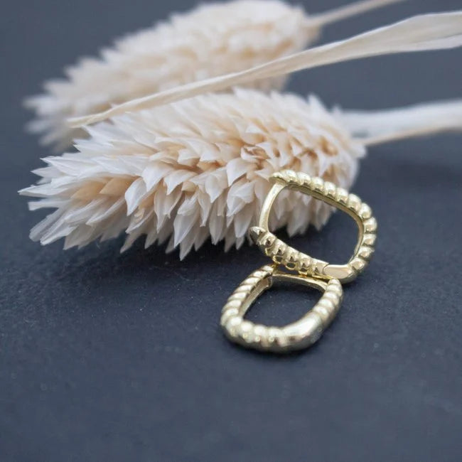 Chain Link Twist Huggie