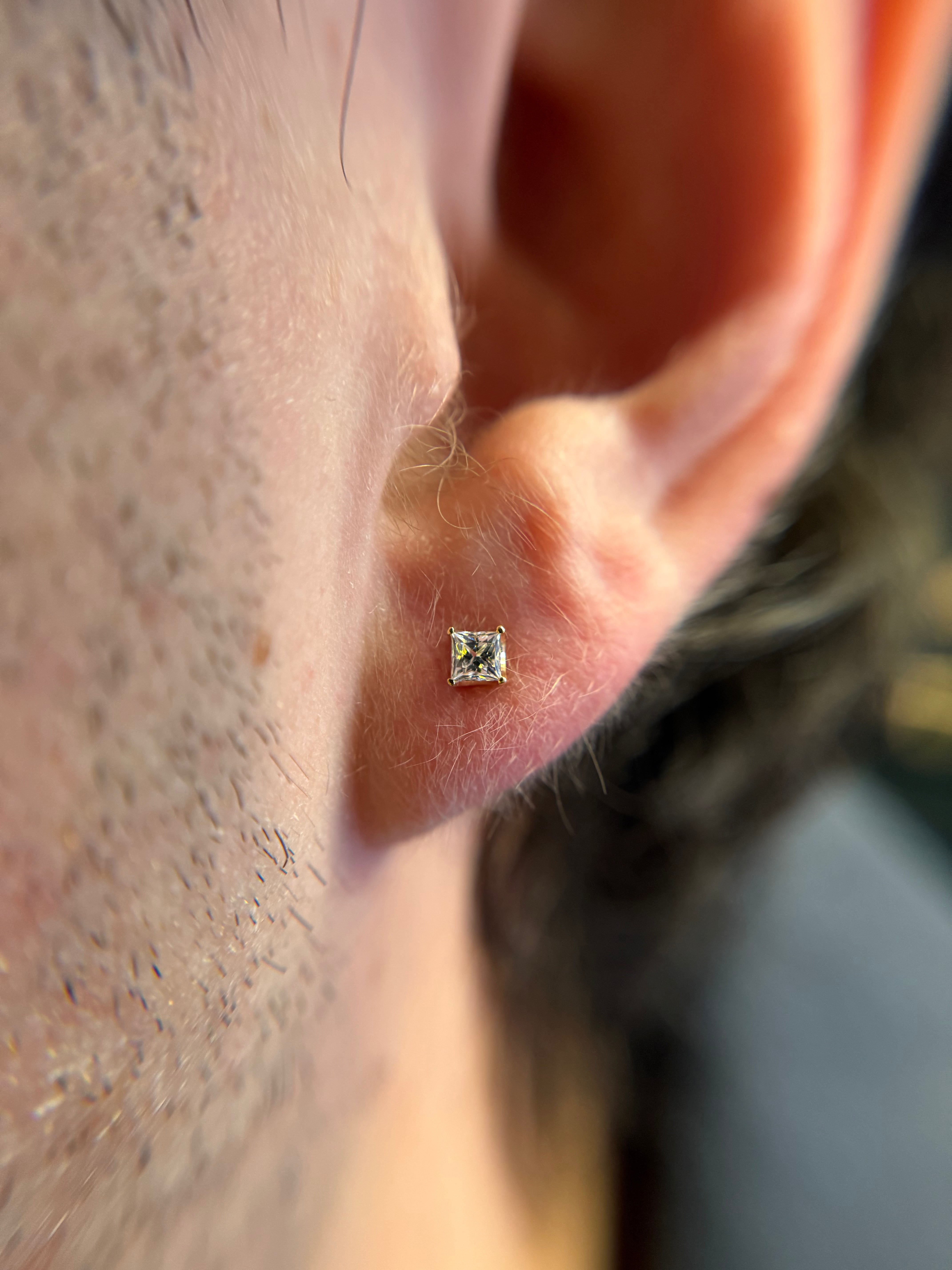 Radiant Gold Threadless Pin